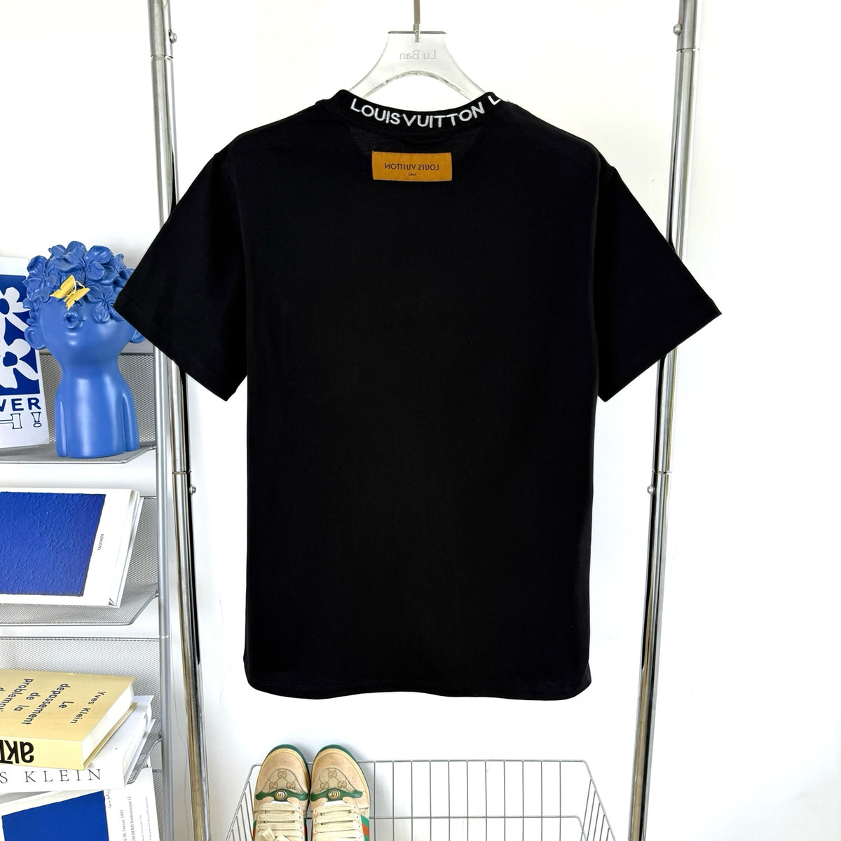 VV Embroidered leather logo T-shirt 1825042507