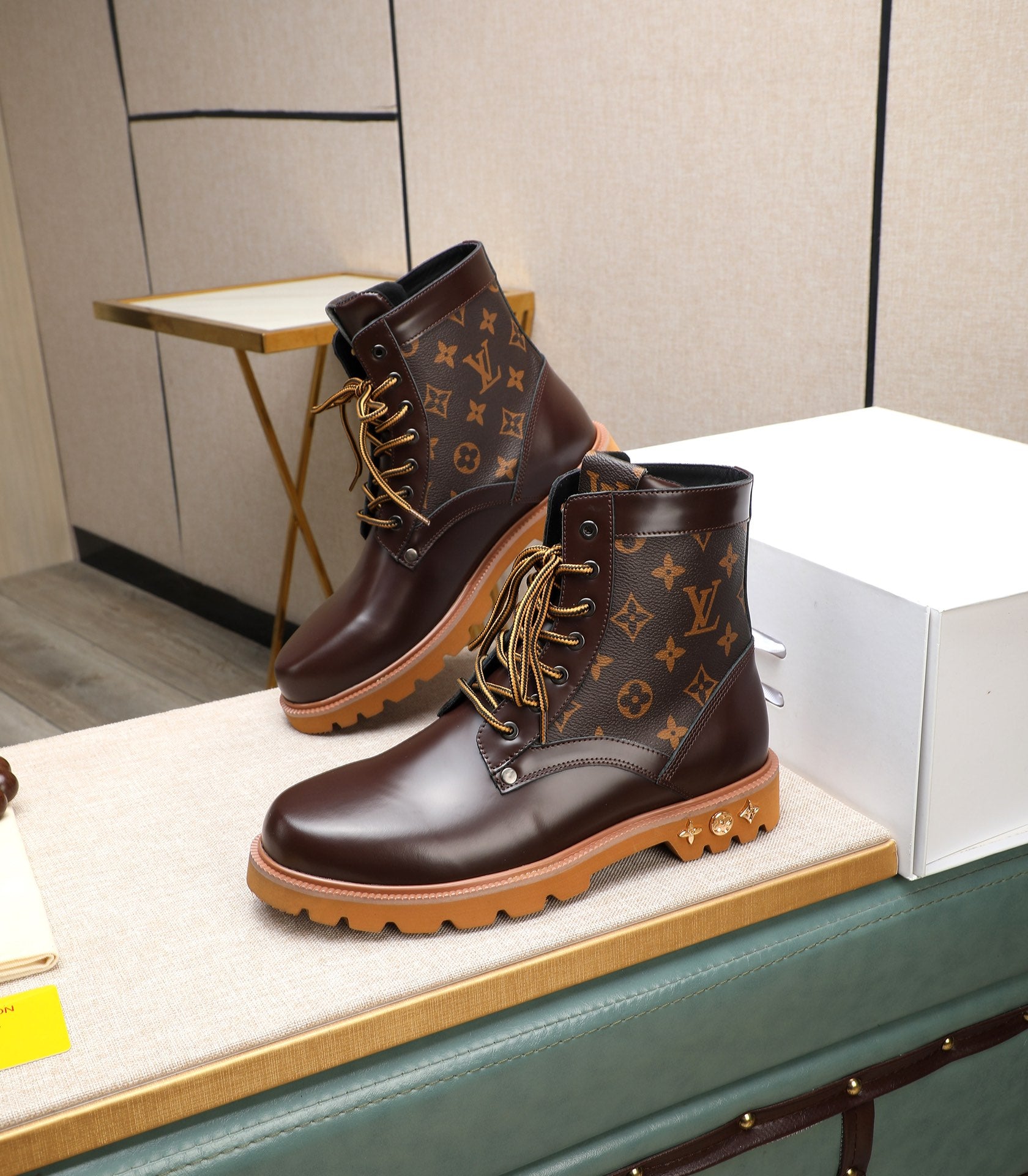 V men's boot 1825111002