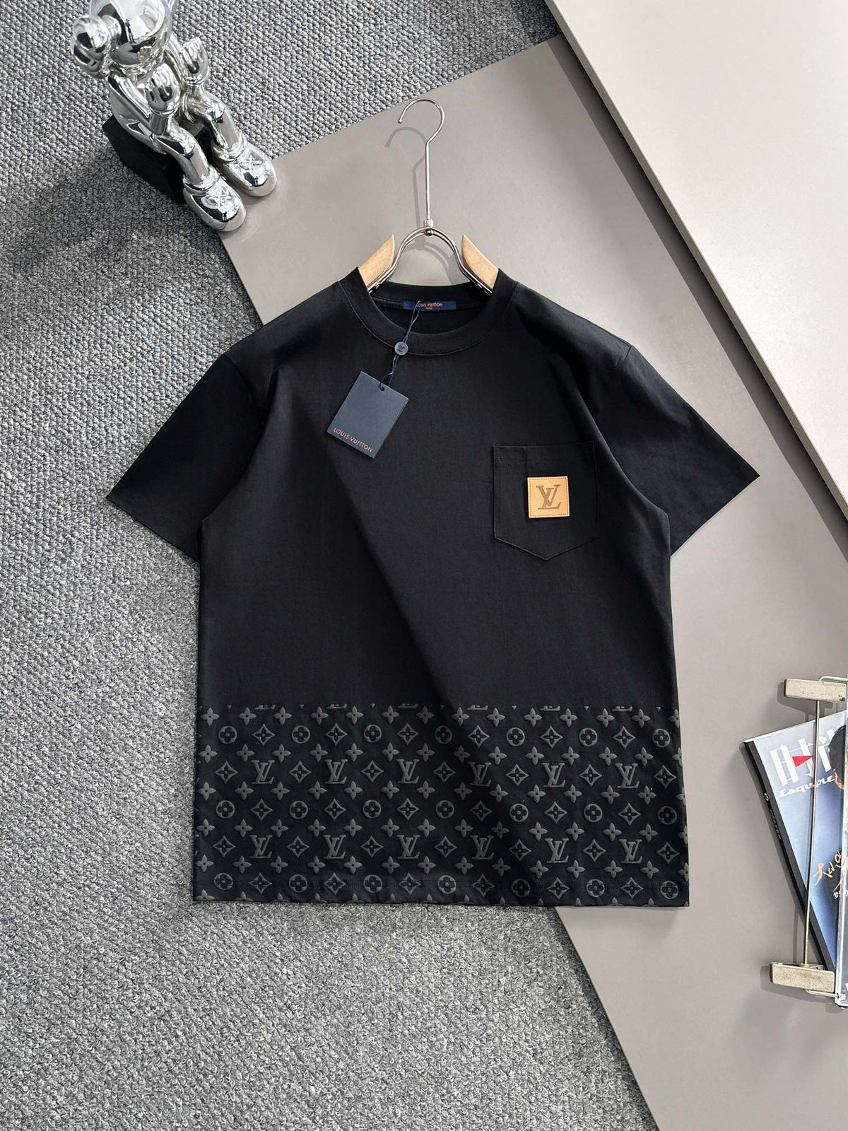 VV T-shirt with lettering on the hem 1825042503