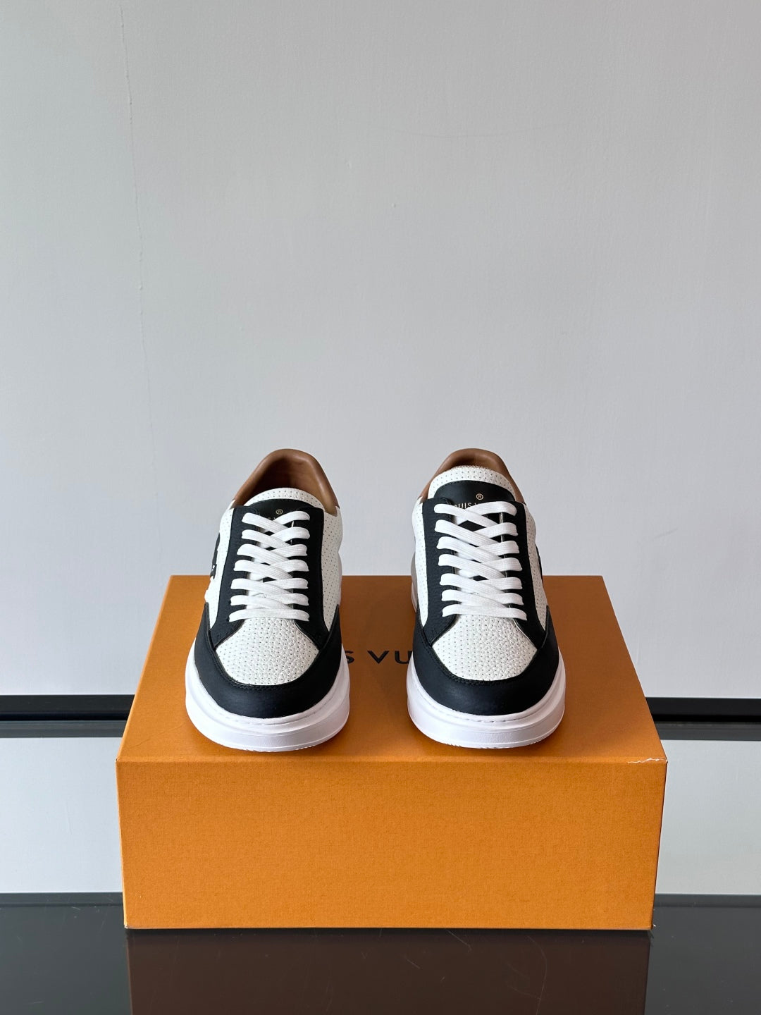 VV Beverly Hills Breathable Sneaker 1825052107
