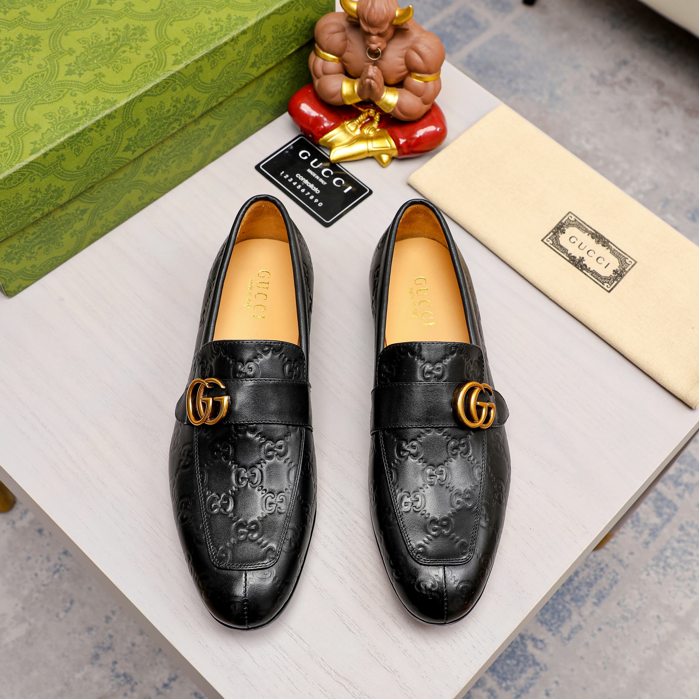 GUI Loafers 1826051903