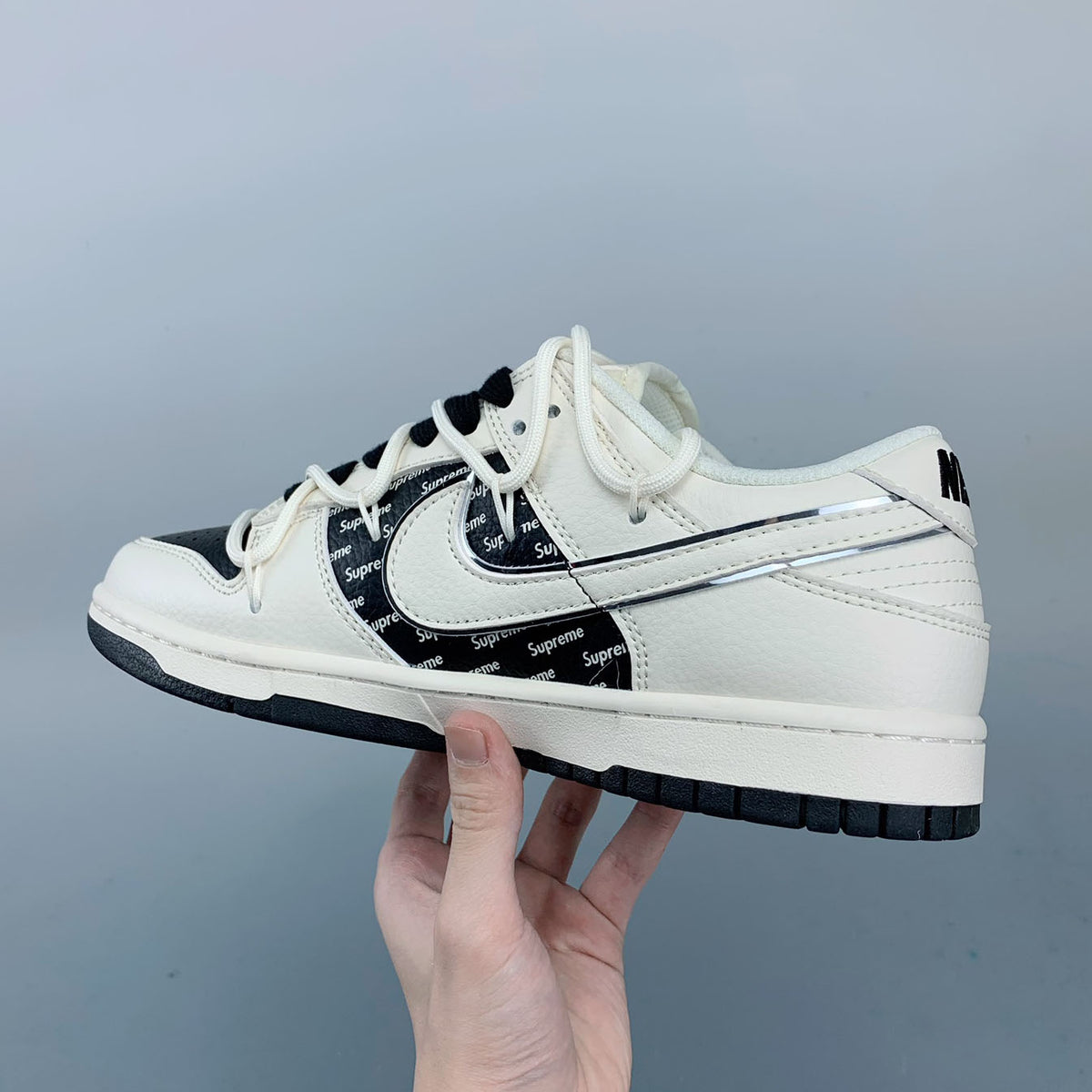 Sup & NK SB Dunk Low joint sneakers 1824092505