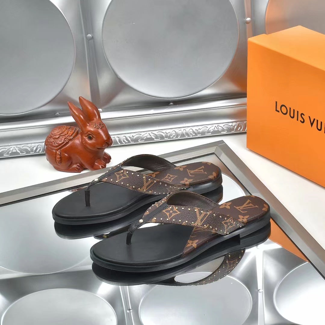 New V logo slippers XC16060501