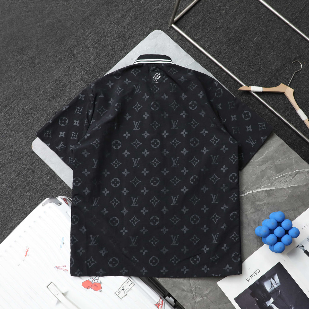 VV Jacquard Logo Casual T-shirt, Elastic Shorts 1825061816