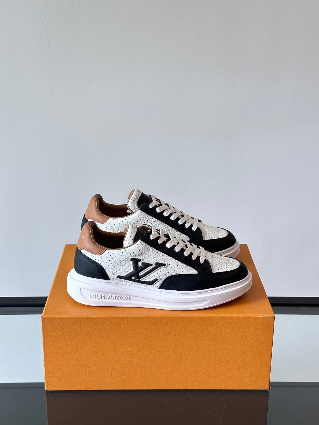 VV Beverly Hills Breathable Sneaker 1825052107