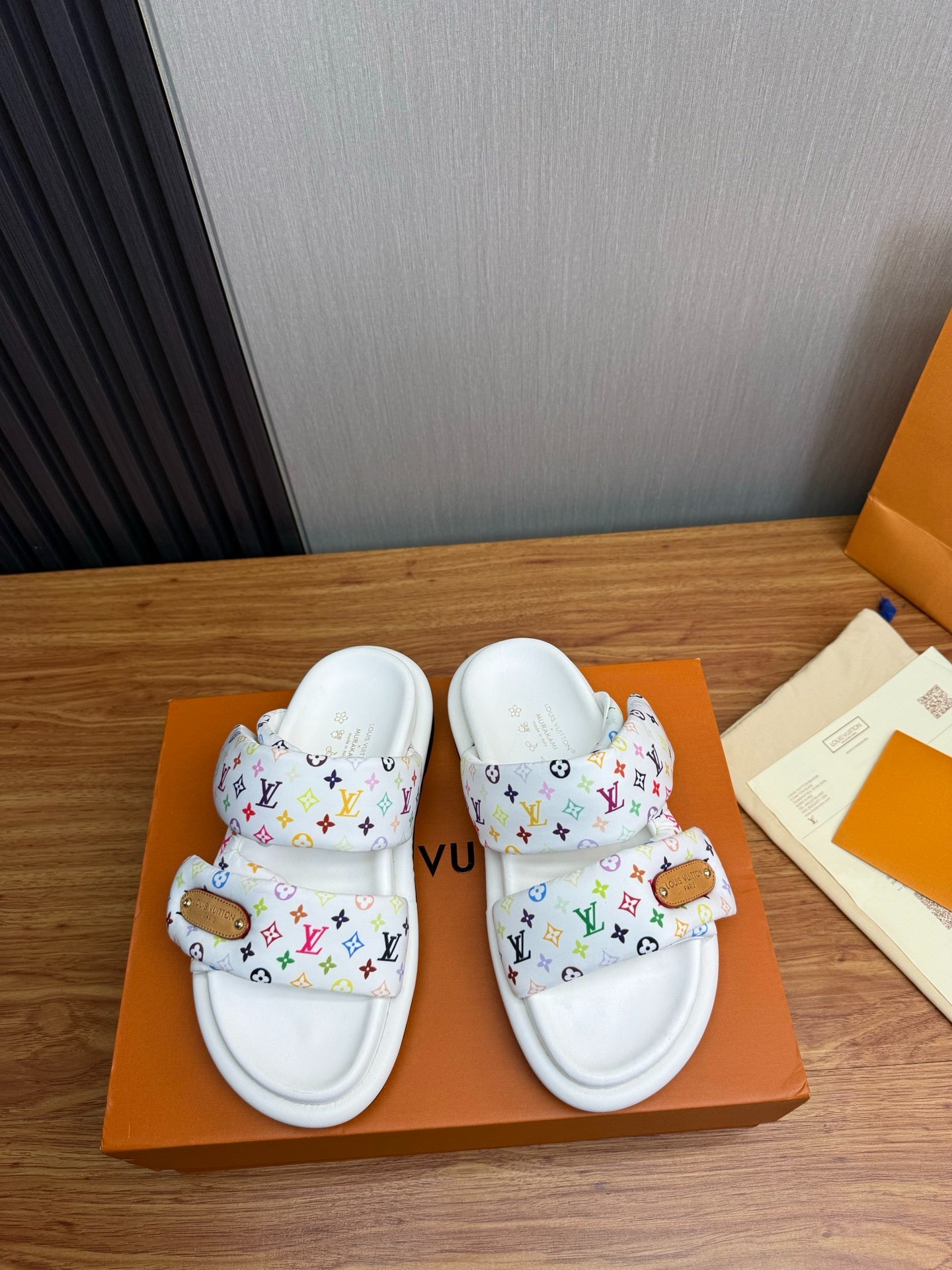 VV Flat sandals 1826070701