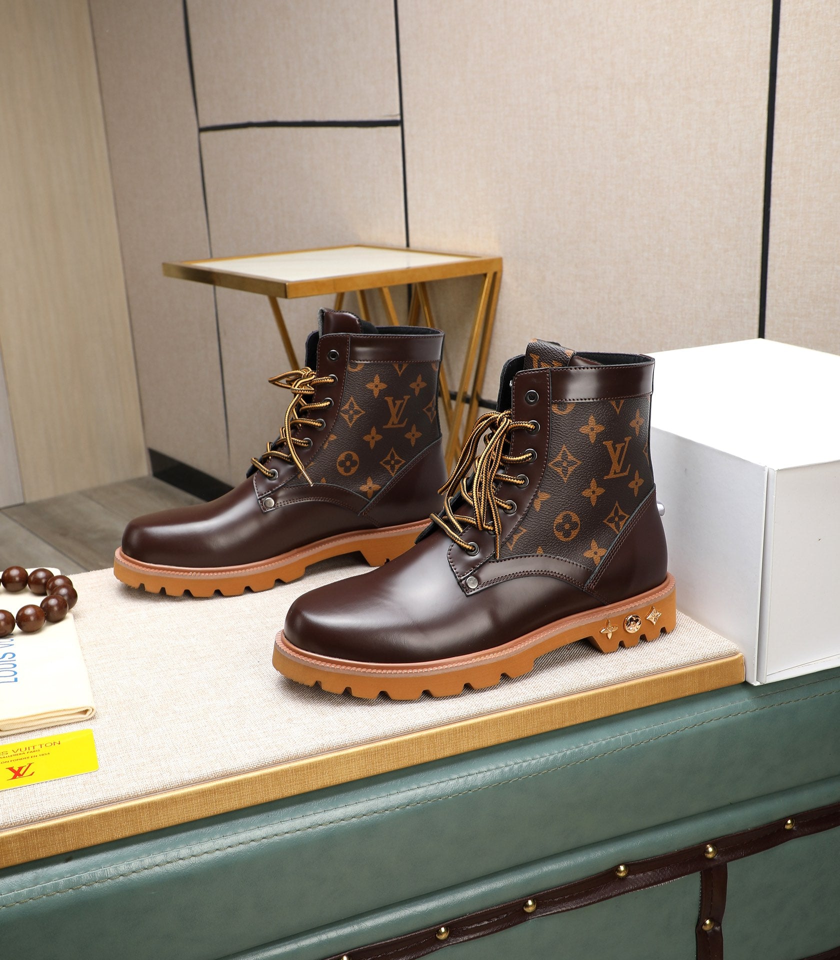 V men's boot 1825111002