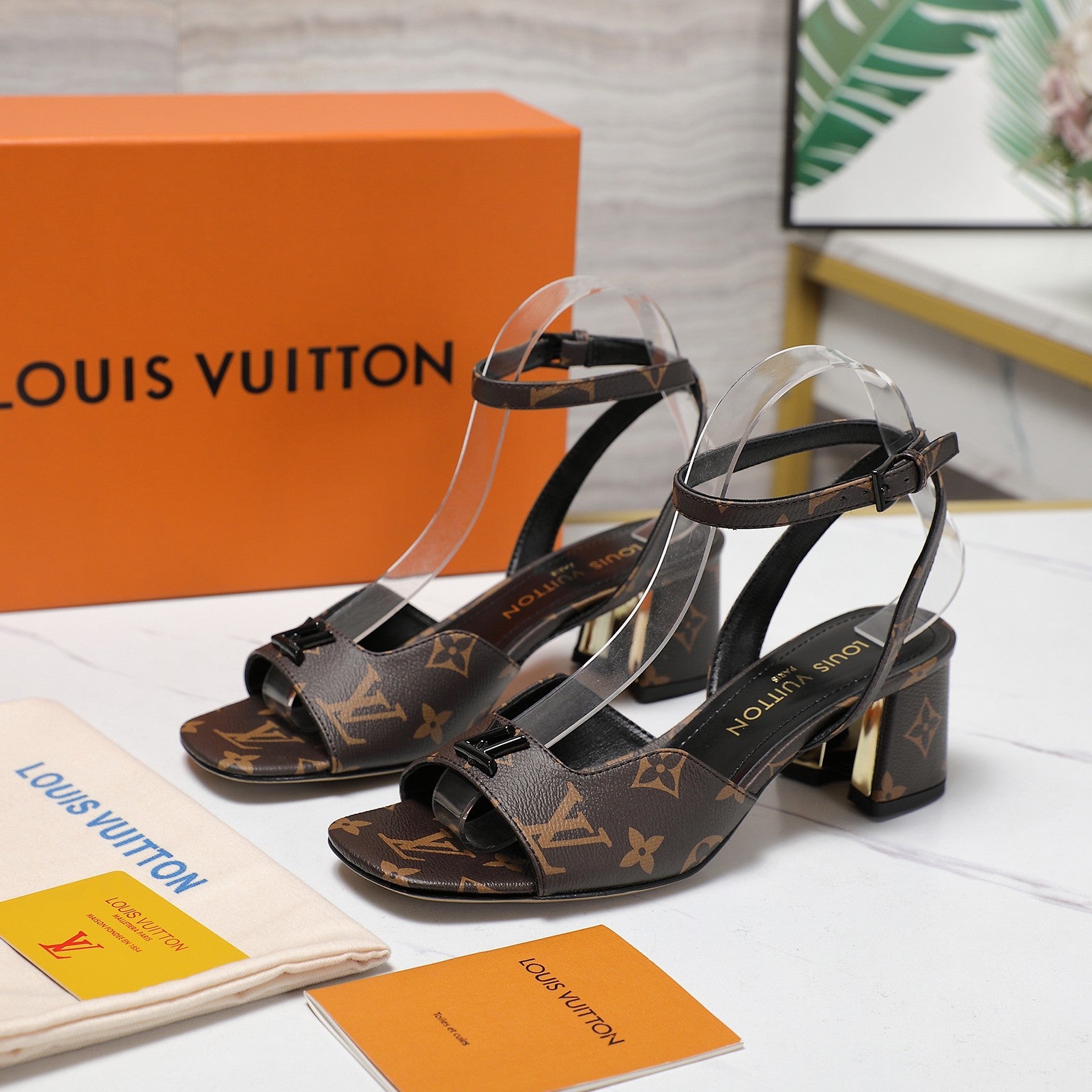 VV sandals 1825043001