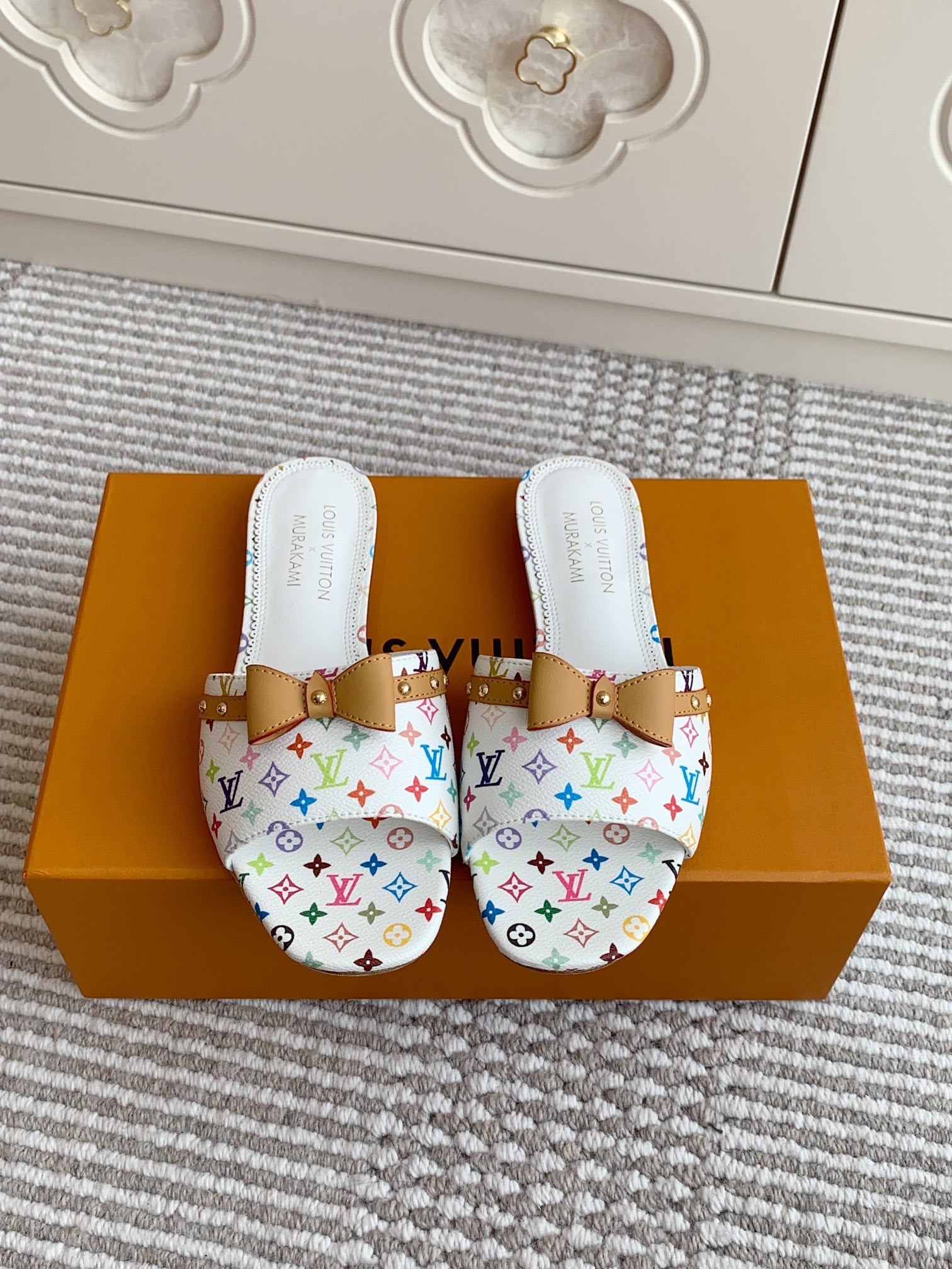 VV Bow leather slippers 1825040104