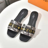 New V logo slippers XC16060502