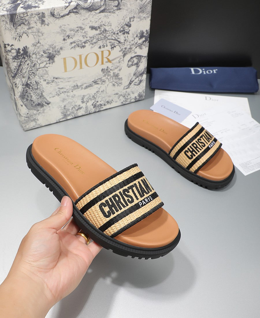 DD Slippers 1825052606