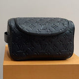 Classic chic and versatile wash bag 1024122301