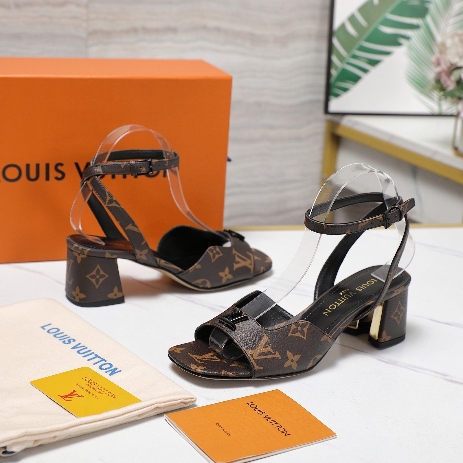VV sandals 1825043001