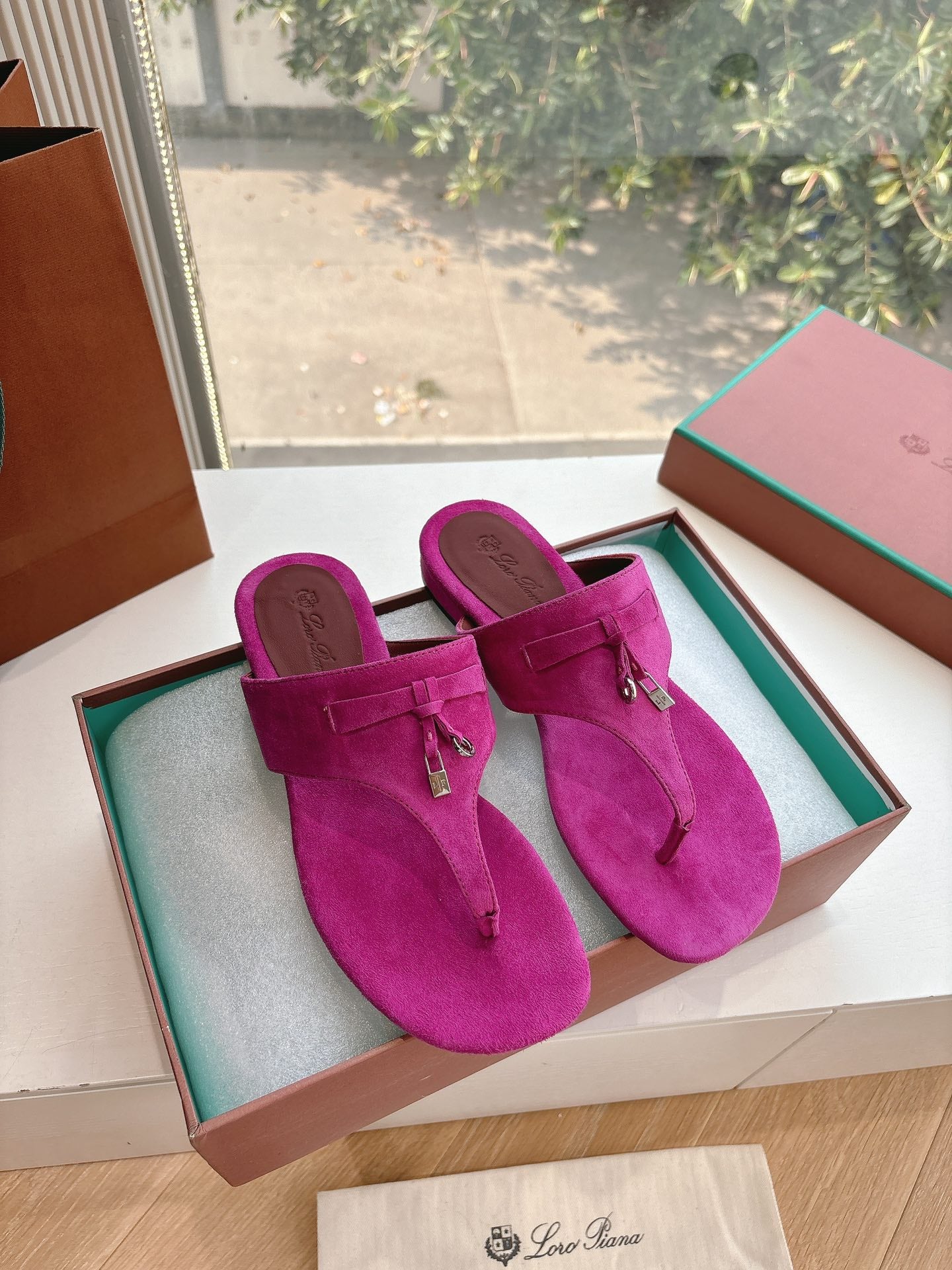 LP Flip Flops 1825041802