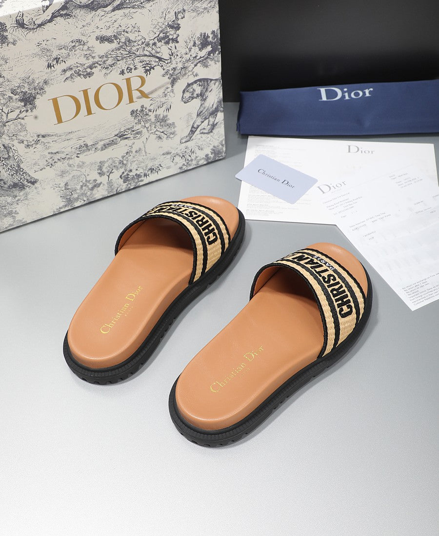 DD Slippers 1825052606